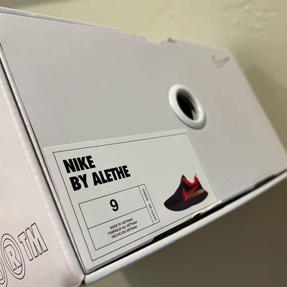 Nike React Infinity Run Flyknit 2 - Custom Colors Captain Marvel Inspired - Picture 10 of 11